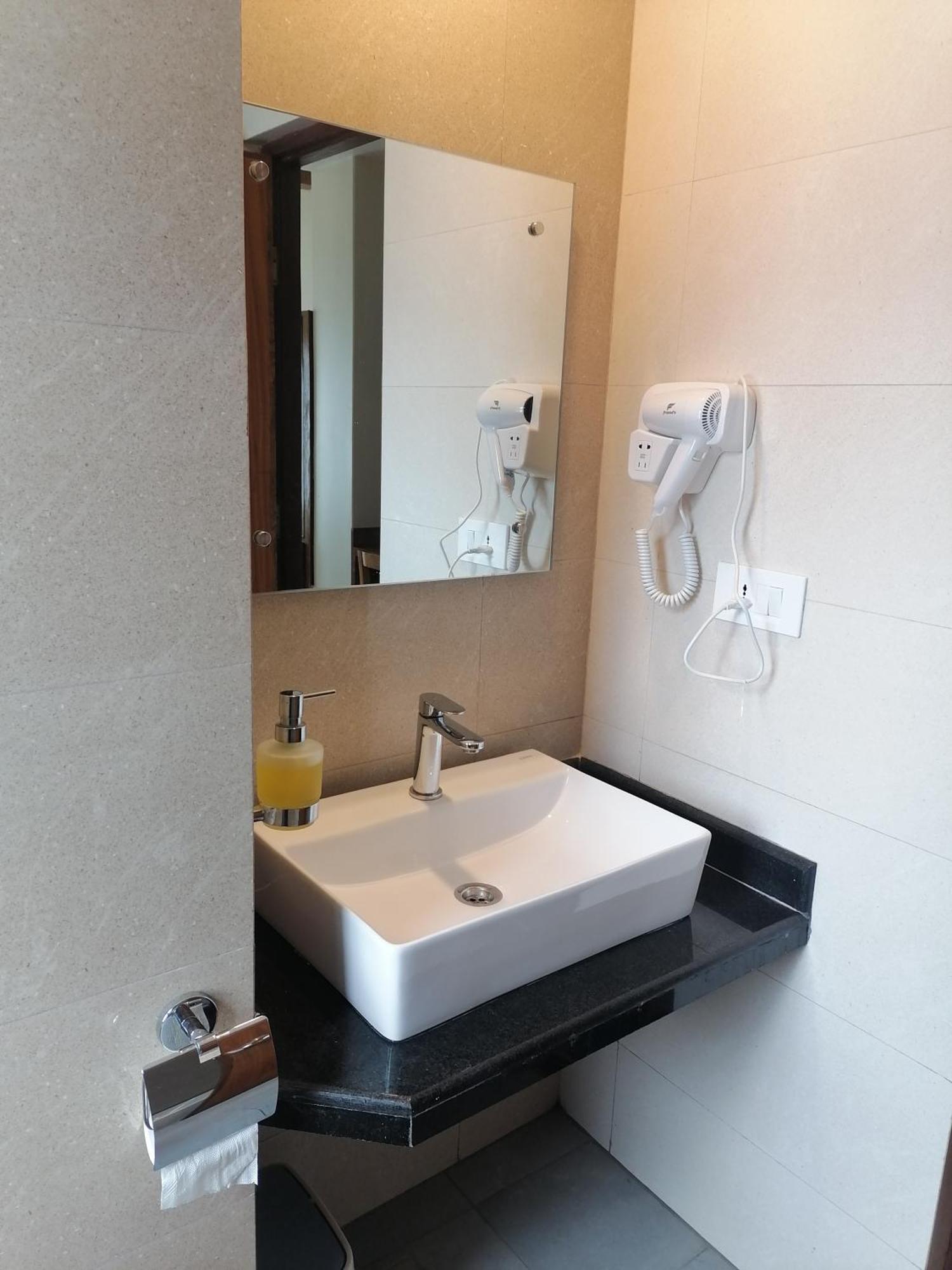Urban Boutique Hotel โพคารา ภายนอก รูปภาพ