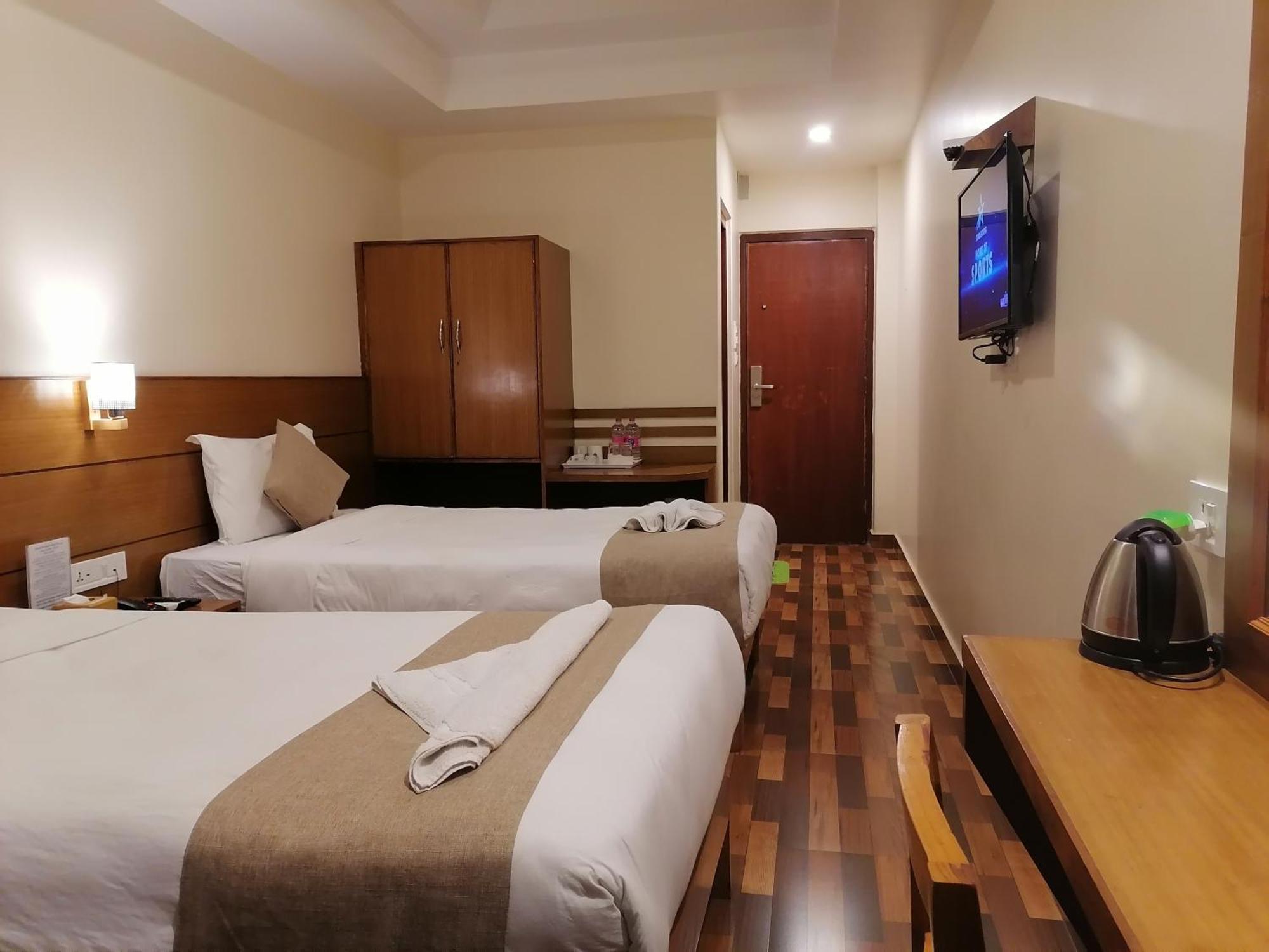 Urban Boutique Hotel โพคารา ภายนอก รูปภาพ