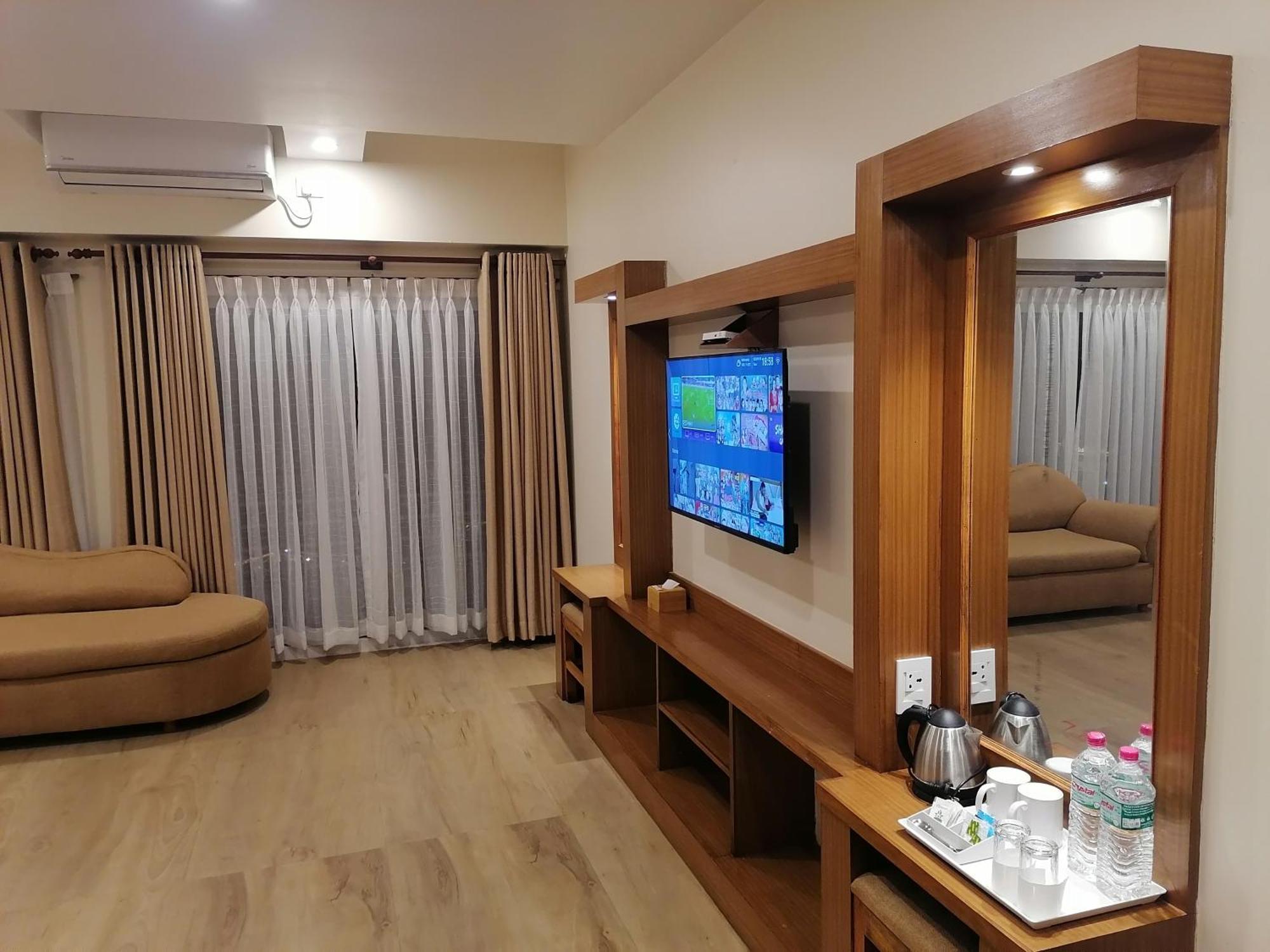Urban Boutique Hotel โพคารา ภายนอก รูปภาพ