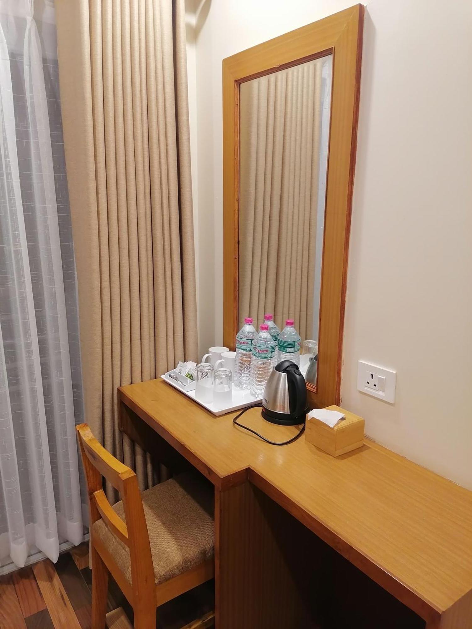 Urban Boutique Hotel โพคารา ภายนอก รูปภาพ