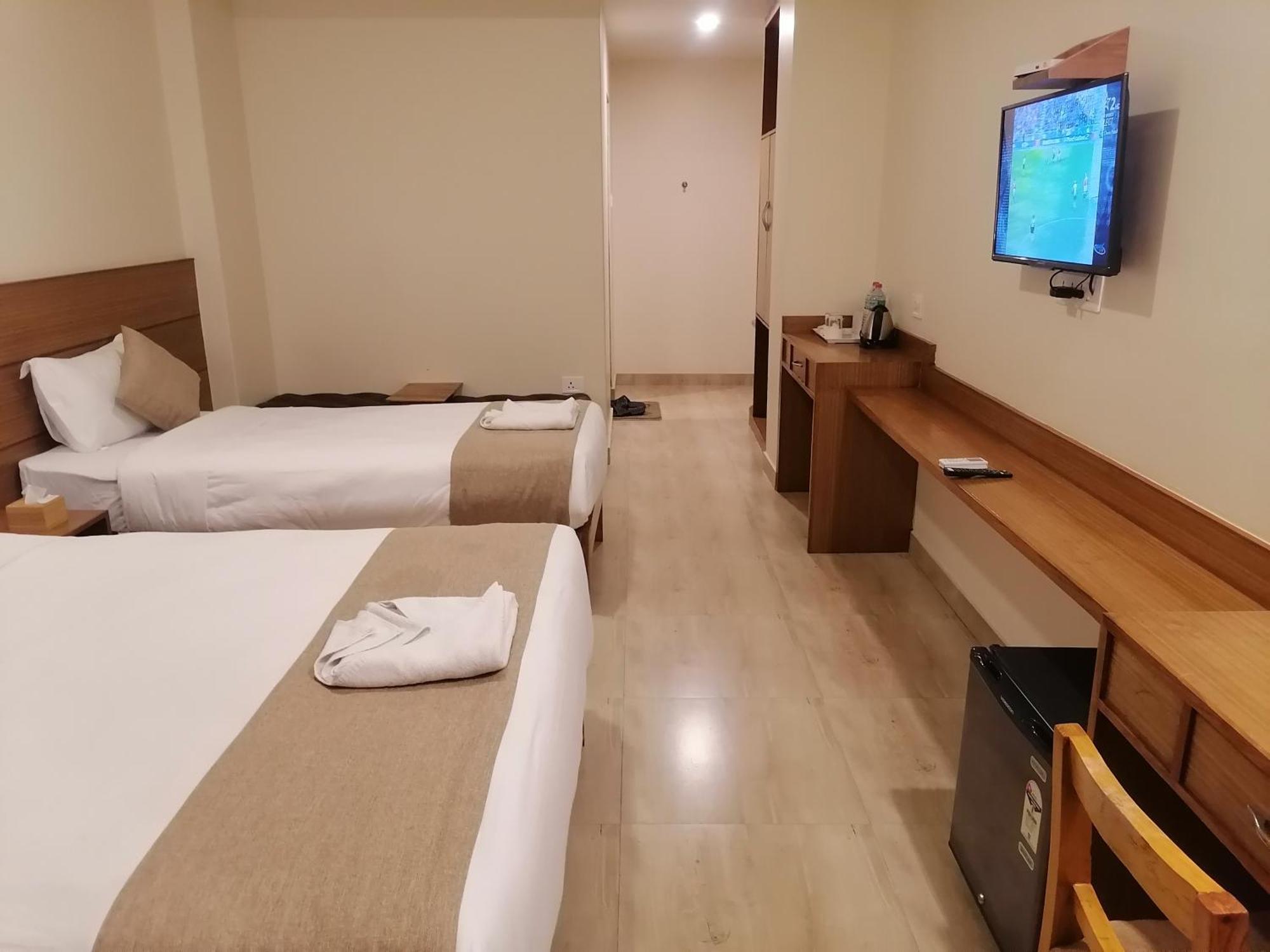 Urban Boutique Hotel โพคารา ภายนอก รูปภาพ