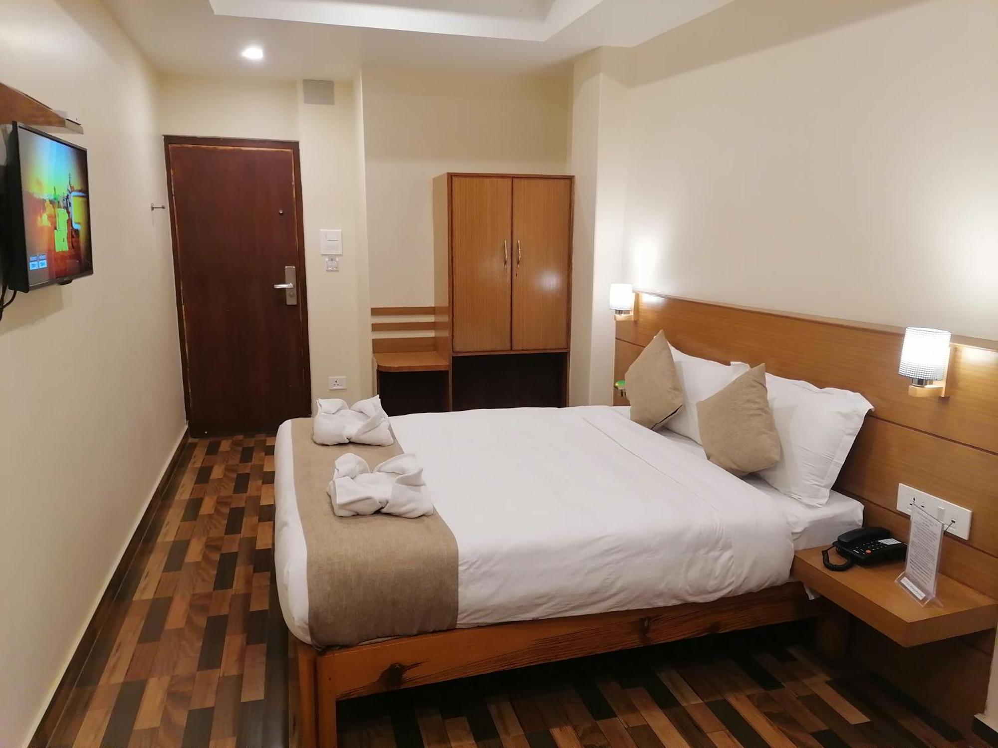 Urban Boutique Hotel โพคารา ภายนอก รูปภาพ