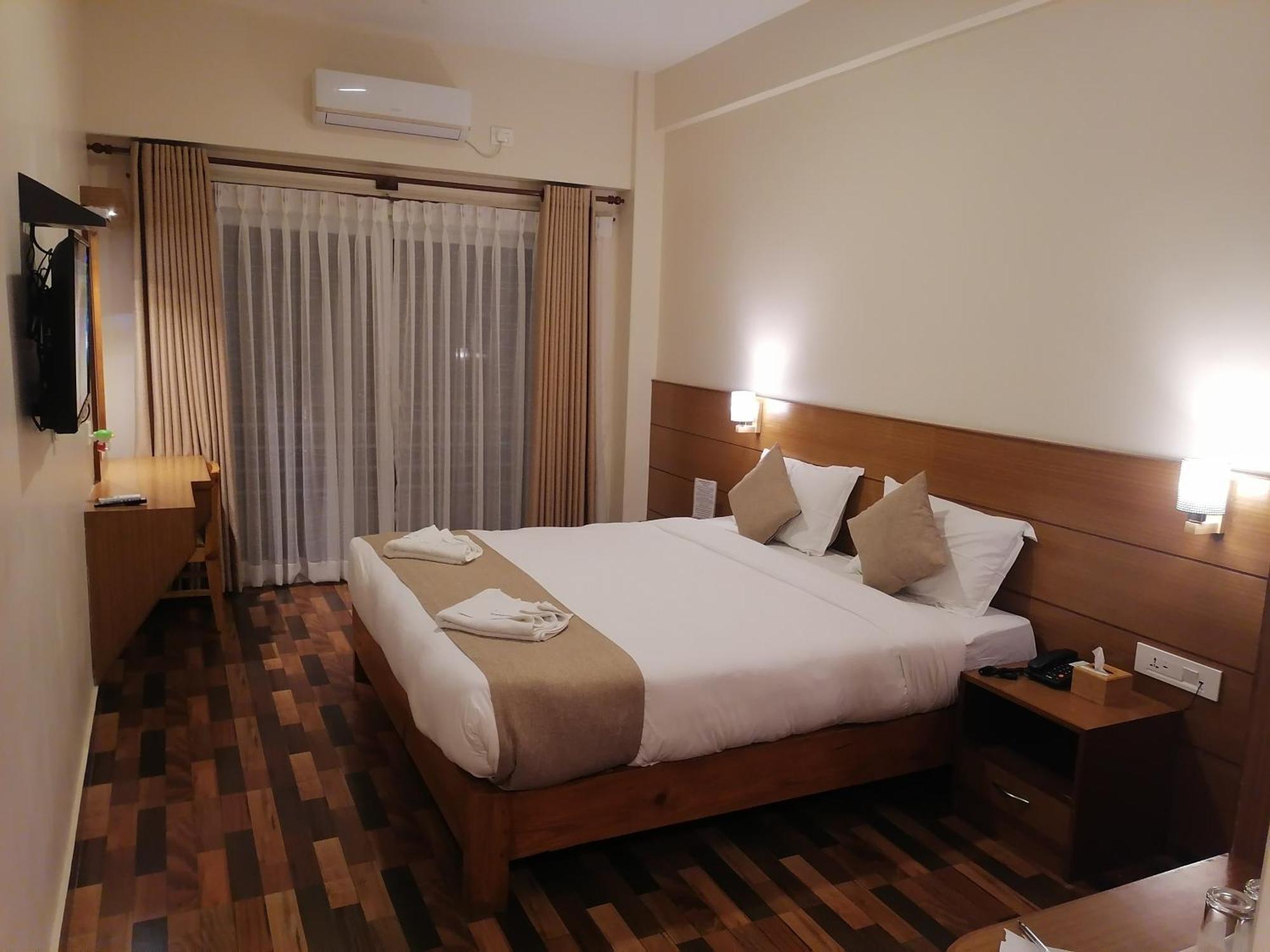 Urban Boutique Hotel โพคารา ภายนอก รูปภาพ