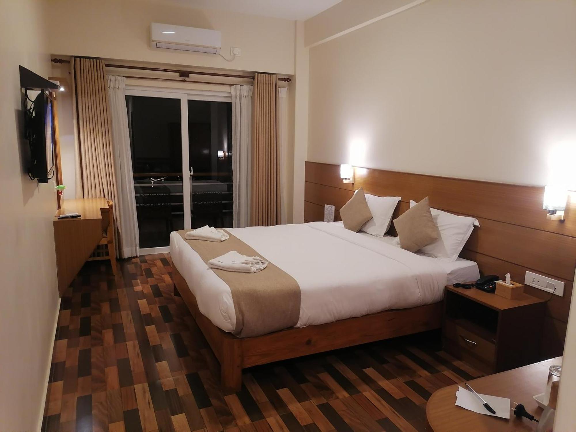 Urban Boutique Hotel โพคารา ภายนอก รูปภาพ